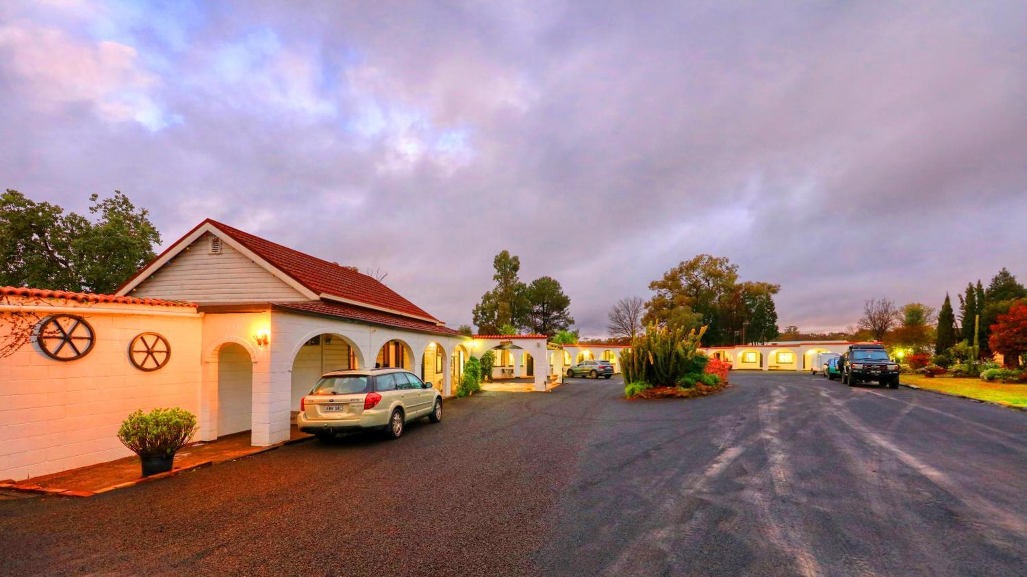 Azalea Motel Coonabarabran Εξωτερικό φωτογραφία